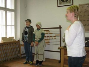 Klaudije i Jasmina ispred računala