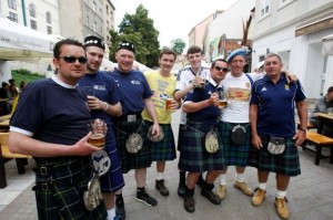 Skotski navijaci u Tkalcicevoj ulici 020613