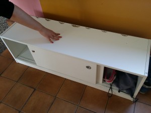 Ormarić nasuprot kemijskog kabineta